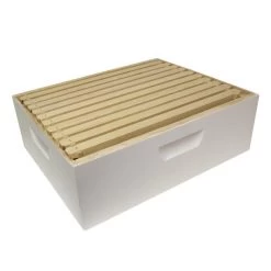 Harvest Lane Honey Medium Box Combo With Frames