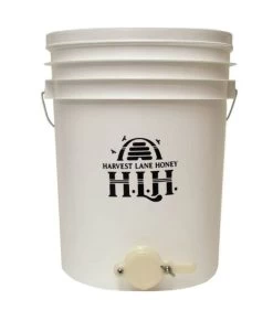 Harvest Lane Honey Beekeeping Honey Bucket With Gate – 5 Gal